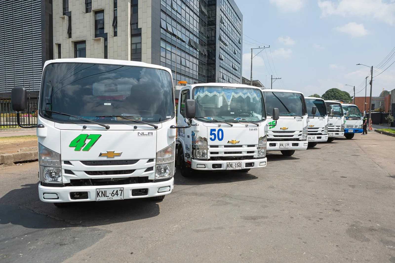 Flota de grúas de AutoGrúas La Sexta en Bogotá